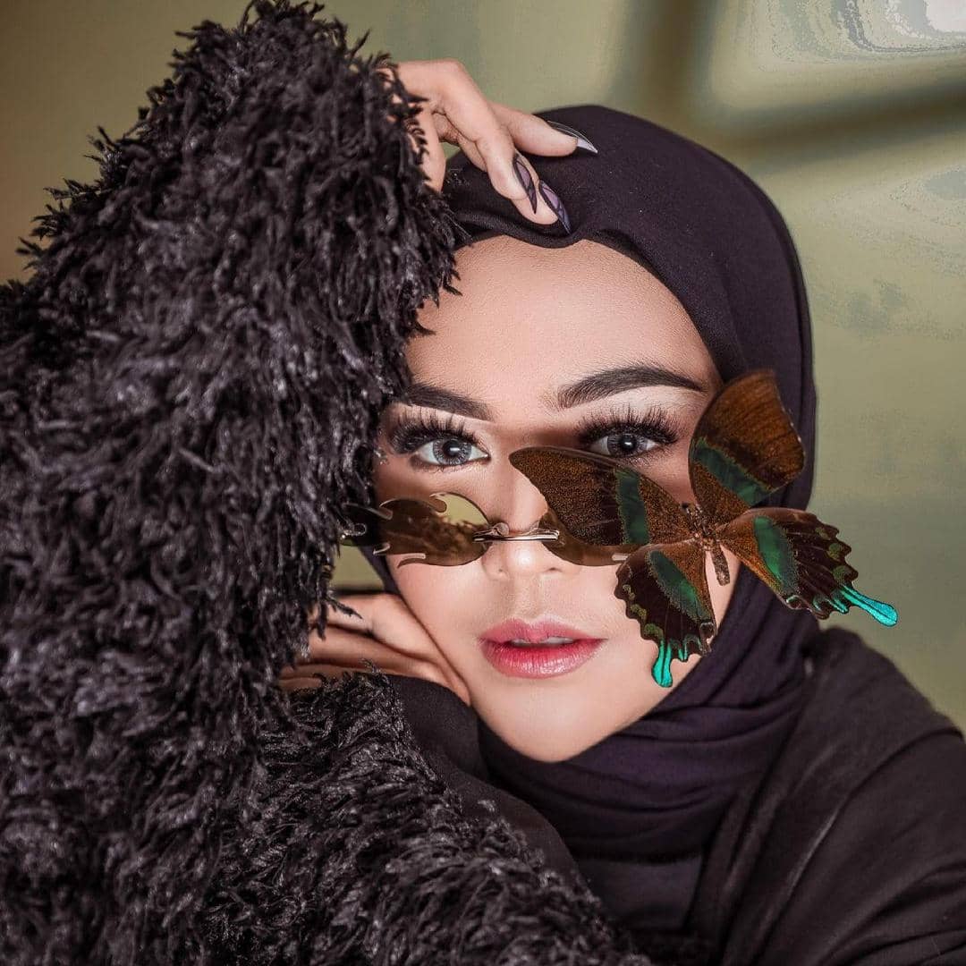 instagram.com/riaricis1795