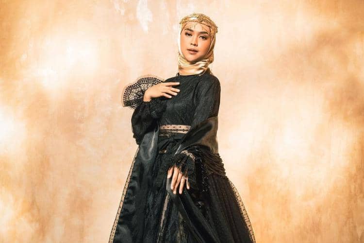 instagram.com/riaricis1795