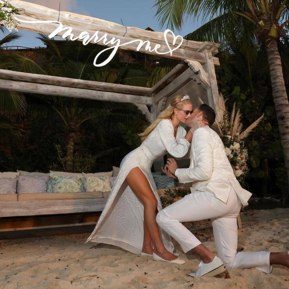 instagram.com/parishilton