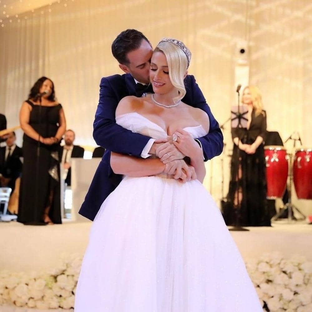 instagram.com/parishilton