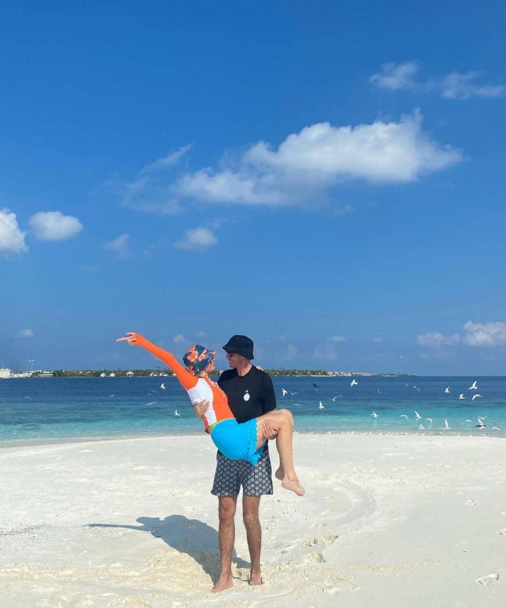 instagram.com/parishilton