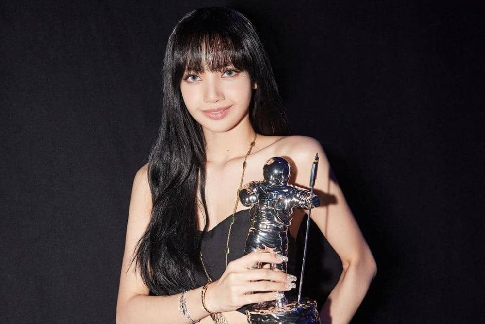 instagram.com/lalalalisa_m