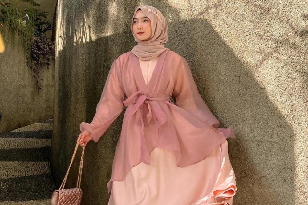 10 Model Outer Organza Terbaru untuk Pesta, Fashionable!