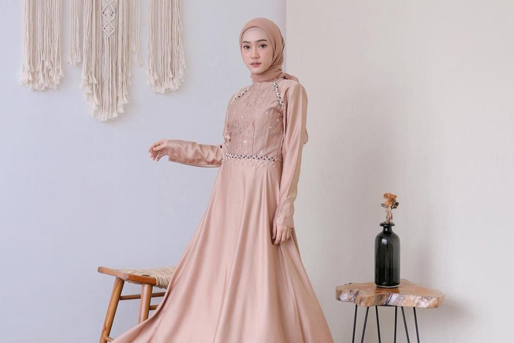 15 Model Baju Brokat Kombinasi Satin Terbaru 2024, Menawan!