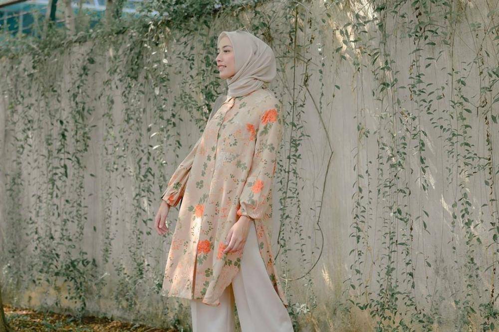 15 Model Tunik Terbaru 2024 yang Fashionable dan Kekinian