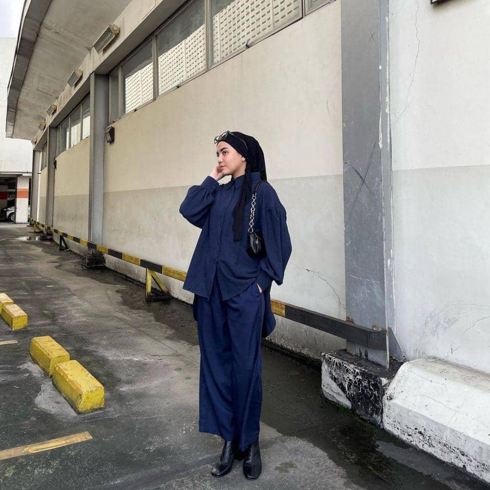 OOTD kece nuansa biru ala selebgram Via Zulviani (instagram.com/viaazulviani)