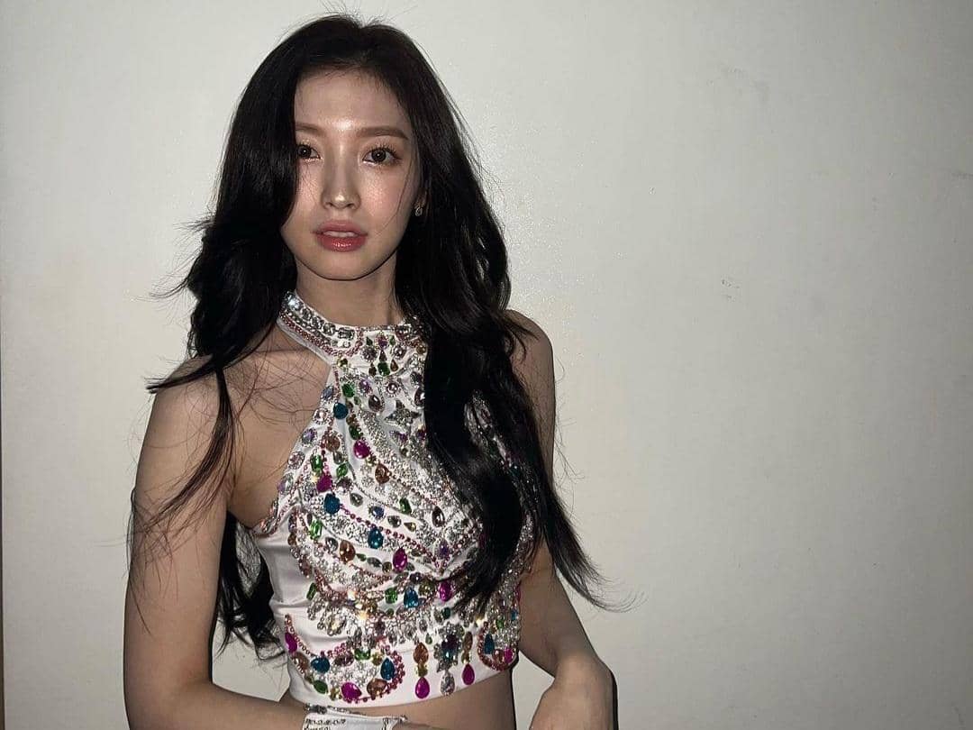 Instagram.com/ ye._.vely618