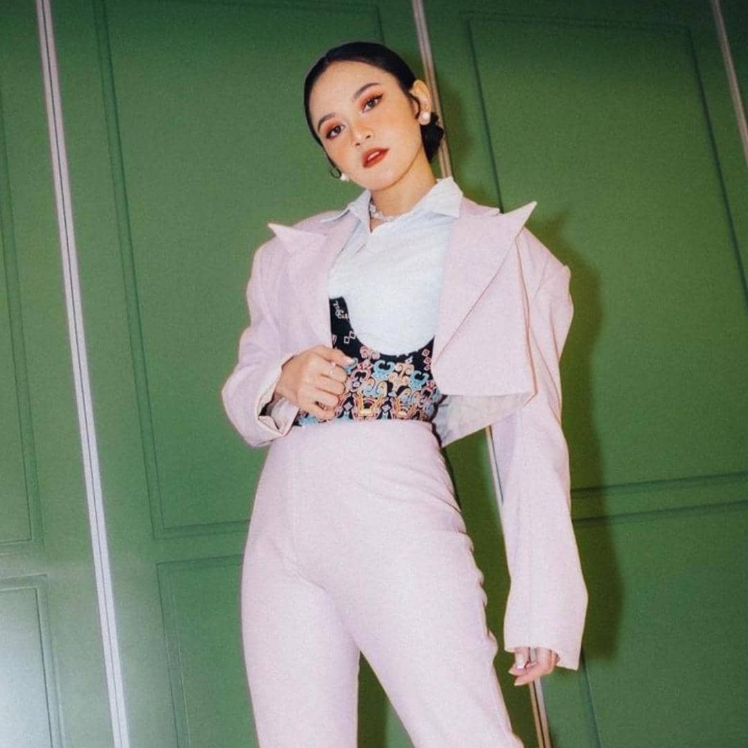 instagram.com/mahaliniraharja