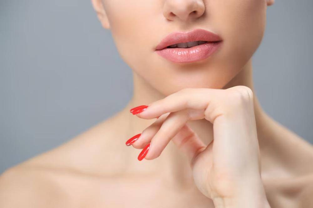 8 Rekomendasi Lip Serum untuk Mencerahkan Bibir Hitam, Mana Pilihanmu?