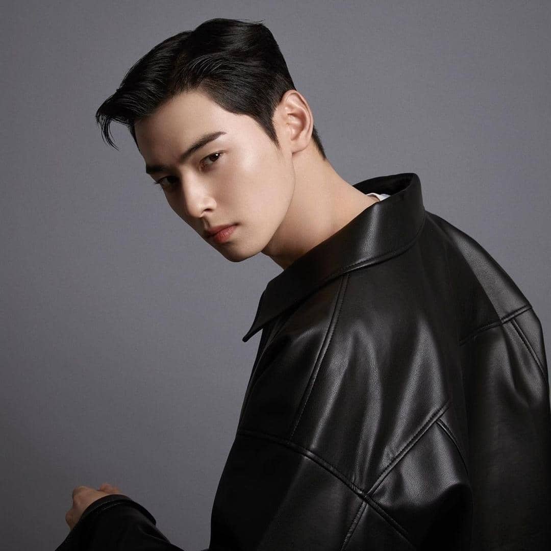 instagram.com/eunwo.o_c