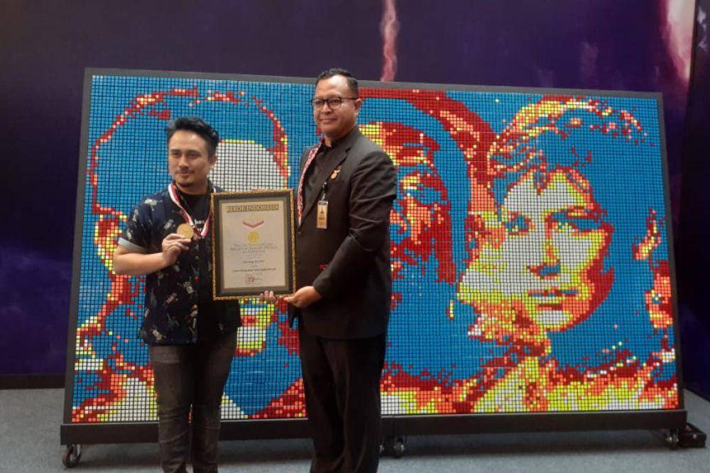 Selamat! Denny Darko Terima MURI, Ini Kriteria Untuk Mendapatkannya