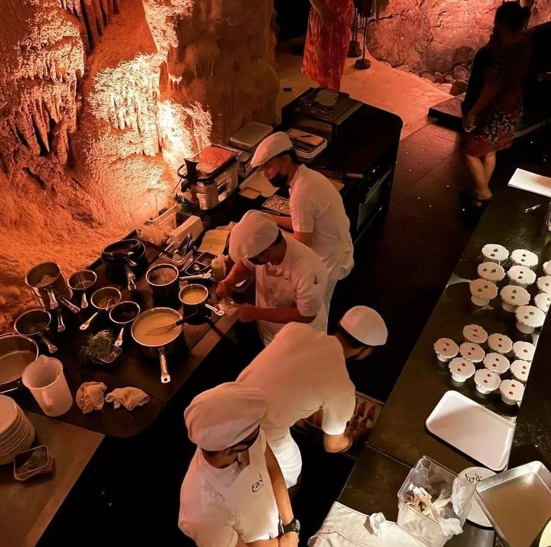 Instagram/@thecavebali