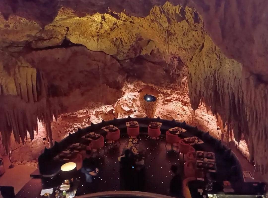 Instagram/@thecavebali