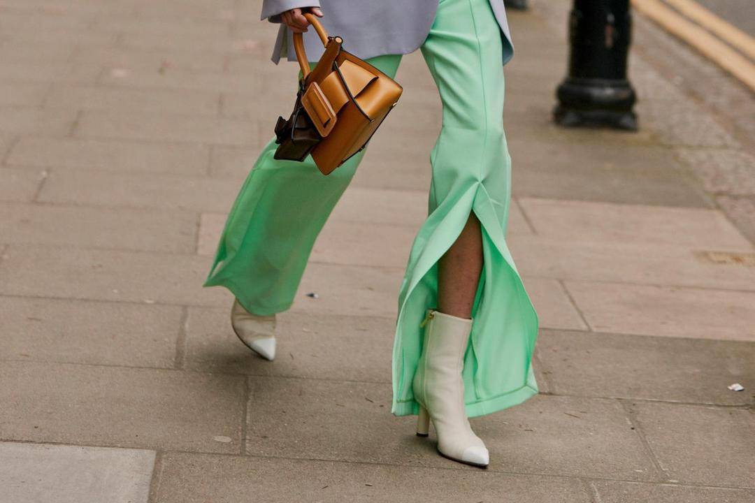 Inspirasi Padu-padan OOTD Hijab dengan Slit Pants