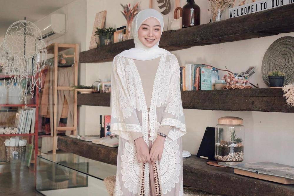 10 Model Long Outer untuk Pesta Terbaru 2024, Fashionable!