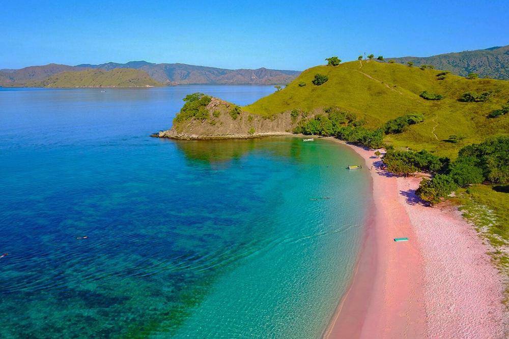 Pink Beach Labuan Bajo: Lokasi, Rute, dan Harga Tiketnya