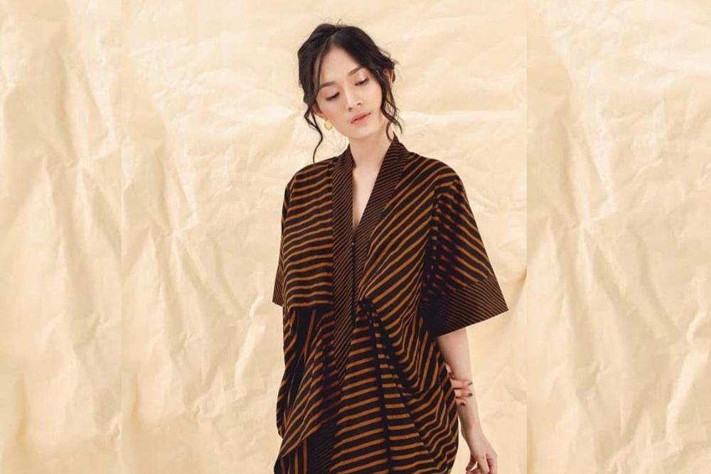 8 Model Baju Lurik untuk Pesta Terbaru, Unik dan Klasik!