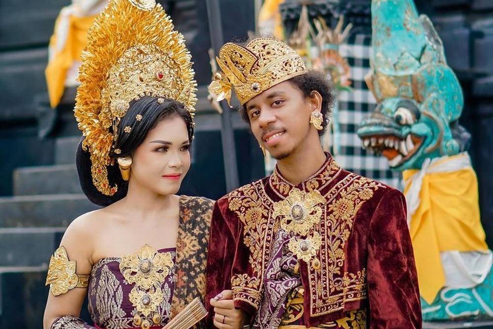 Ciptakan Lagu untuk Istri, Begini Kisah Cinta Raim Laode dan Komang