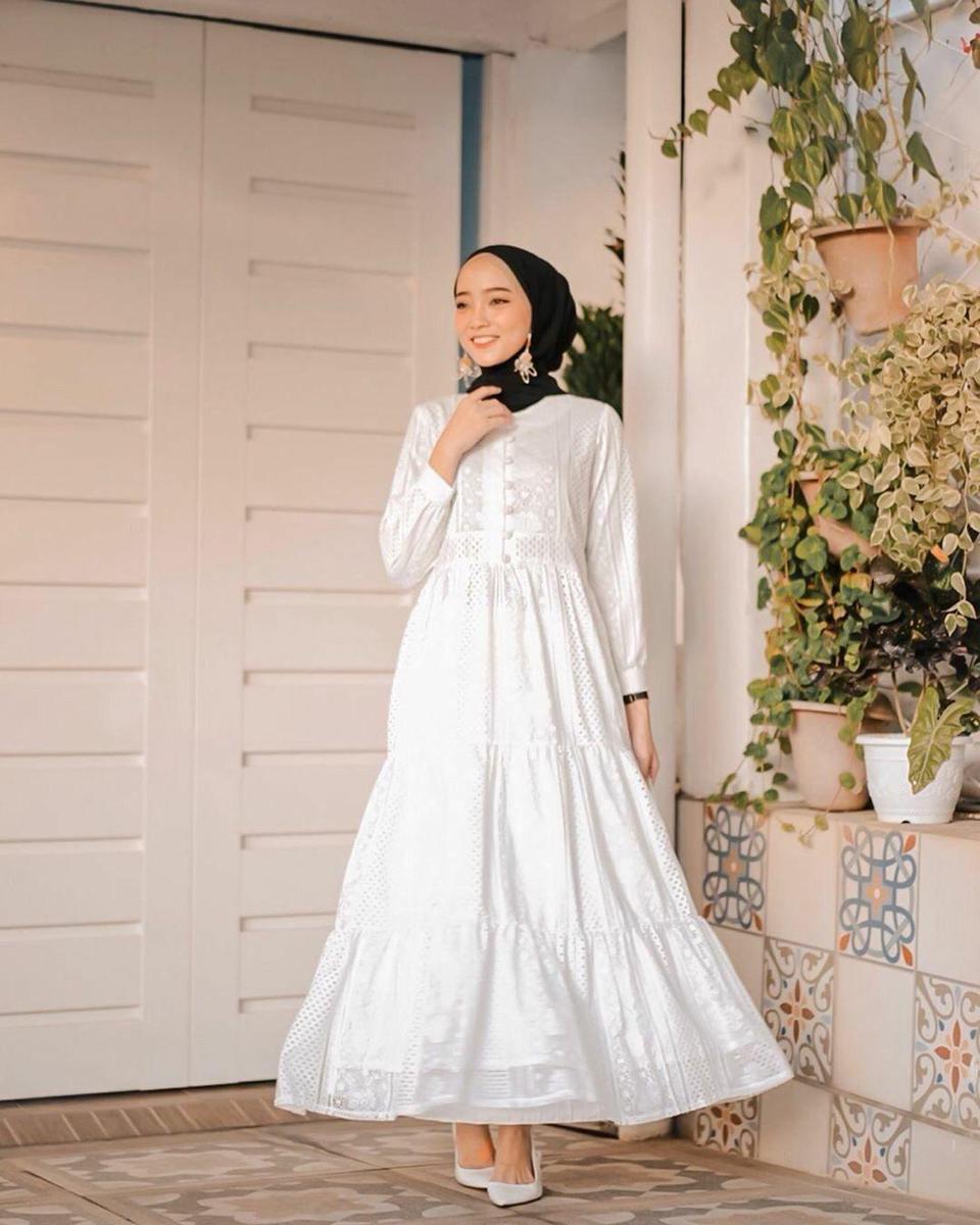 Model Gamis Putih3 Mewah dan Elegan, Cocok untuk Lebaran Model Gamis Putih Mewah dan Elegan, Cocok untuk Lebaran