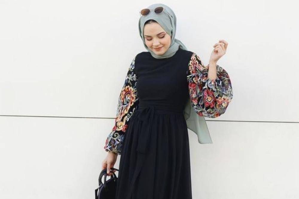 4 Model Baju Muslim Perempuan Terbaru, Cocok untuk Lebaran!