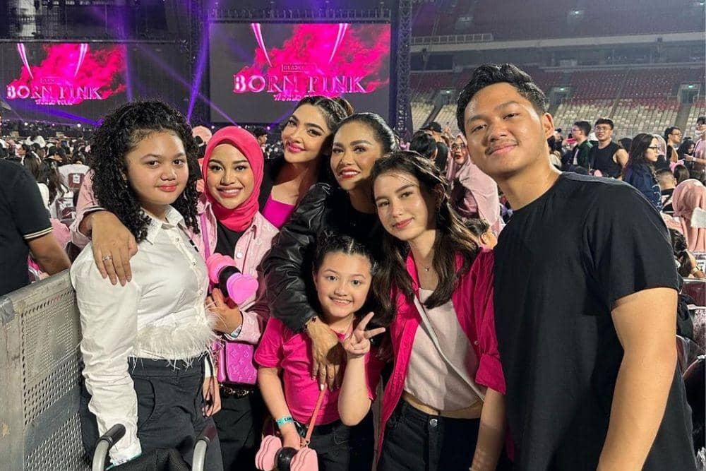 instagram.com/ashanty_ash