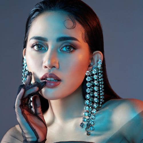 instagram.com/rachelvennya