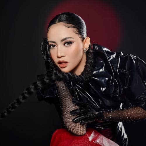 instagram.com/rachelvennya