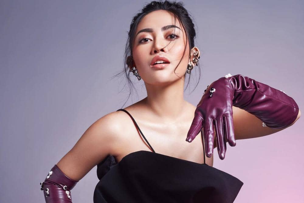 instagram.com/rachelvennya