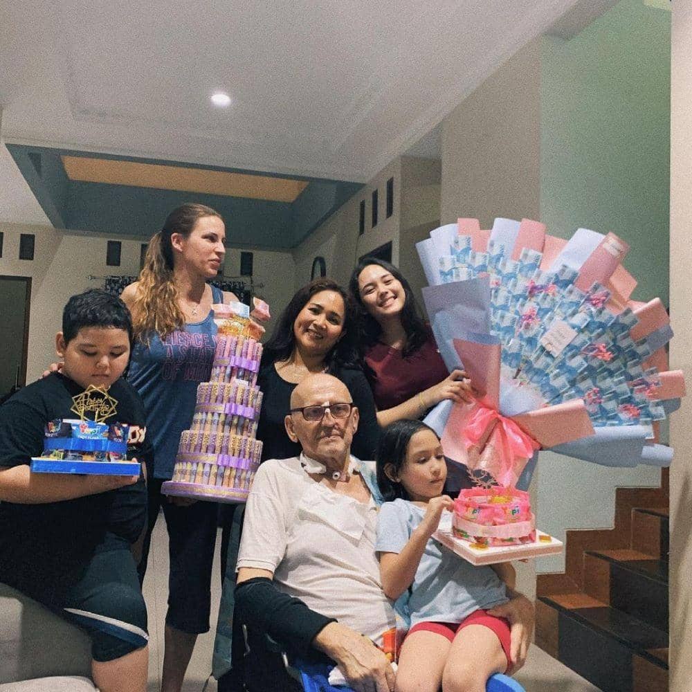 instagram.com/gretairn