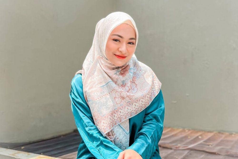 instagram.com/nathalieholscher