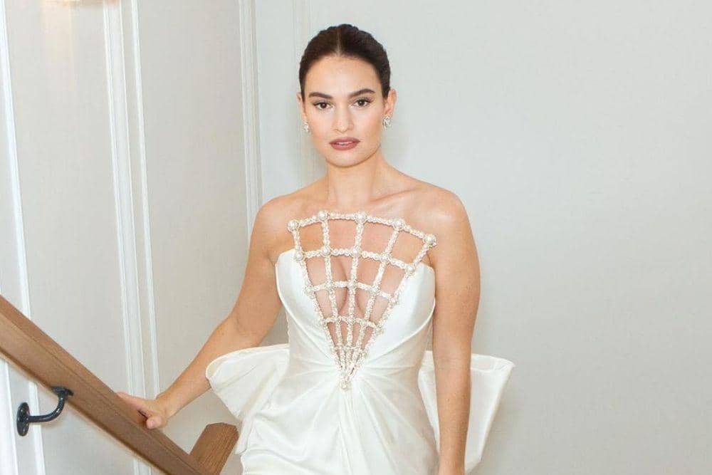 instagram.com/lilyjamesofficial