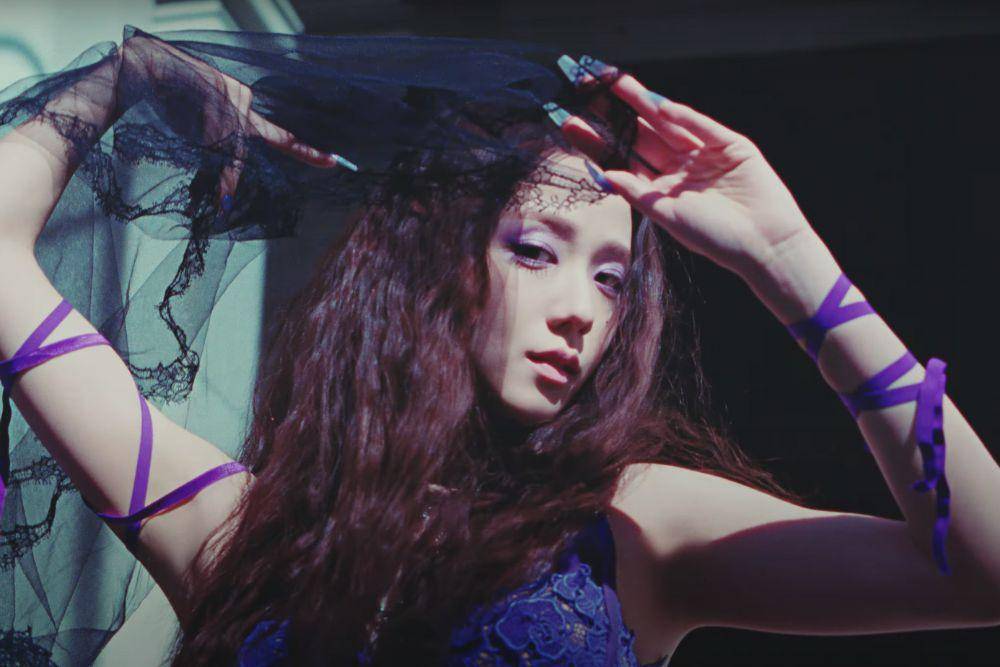 Stunning, Pesona Jisoo di MV 'Flower' Bikin Terpana! 