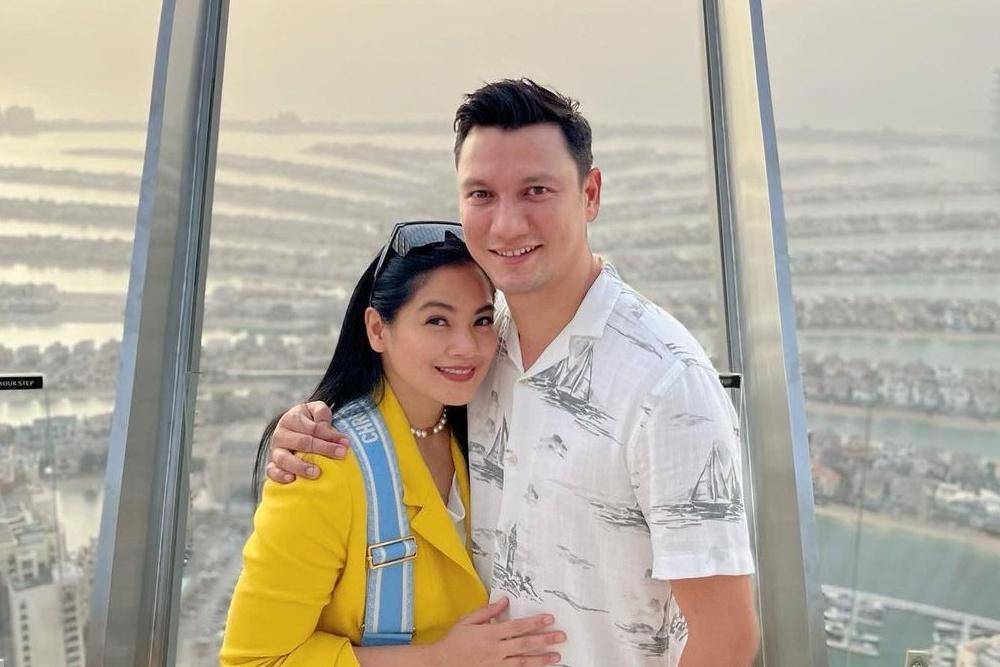 So Sweet! Potret Mesra 8 Artis Blasteran Mualaf Bareng Pasangannya