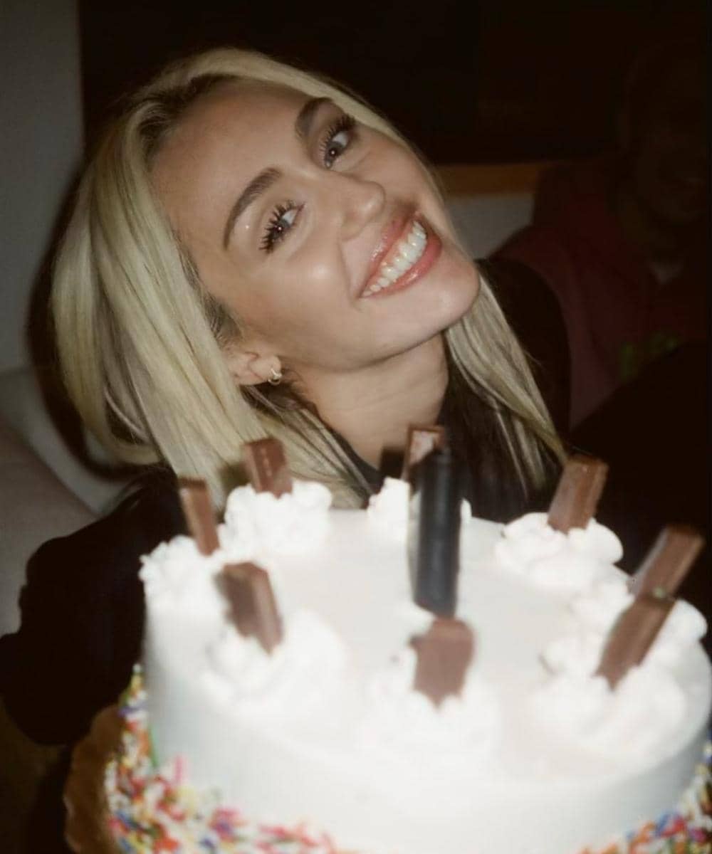 instagram.com/mileycyrus