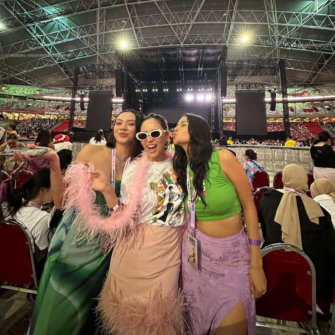 instagram.com/rachelvennya