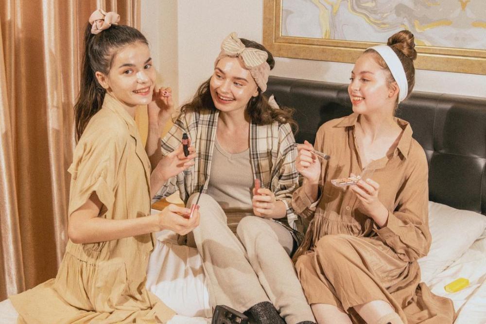 12 Brand Fashion Setempat Wanita Terbaik dan Paling favorit