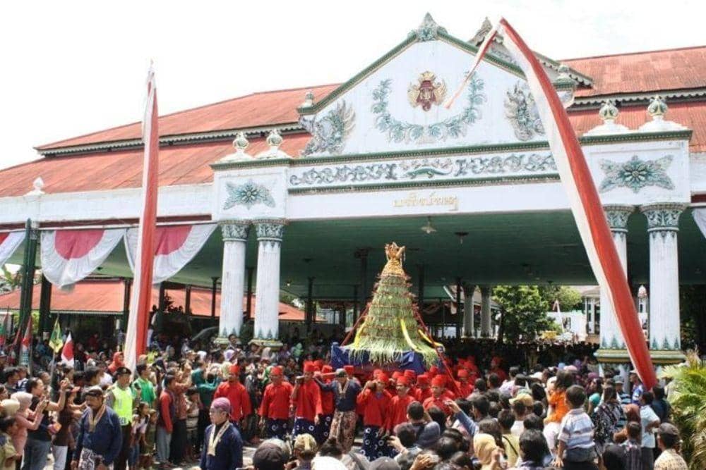 twitter.com/adjiesurjadji