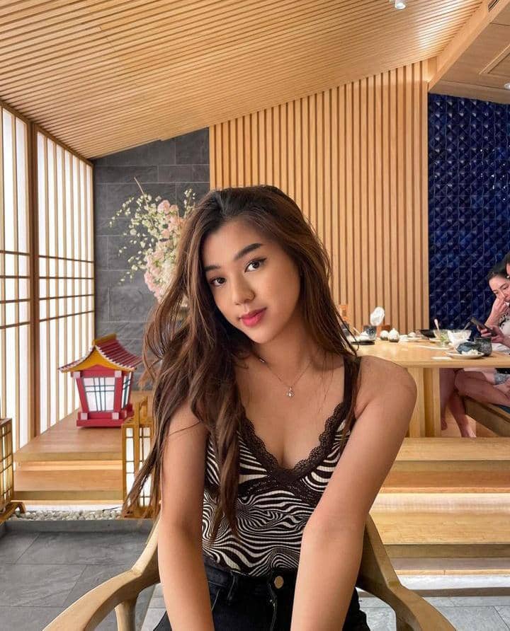 Nijnevartovskda porno suratga olish Transvestit eshakda creampied oladi