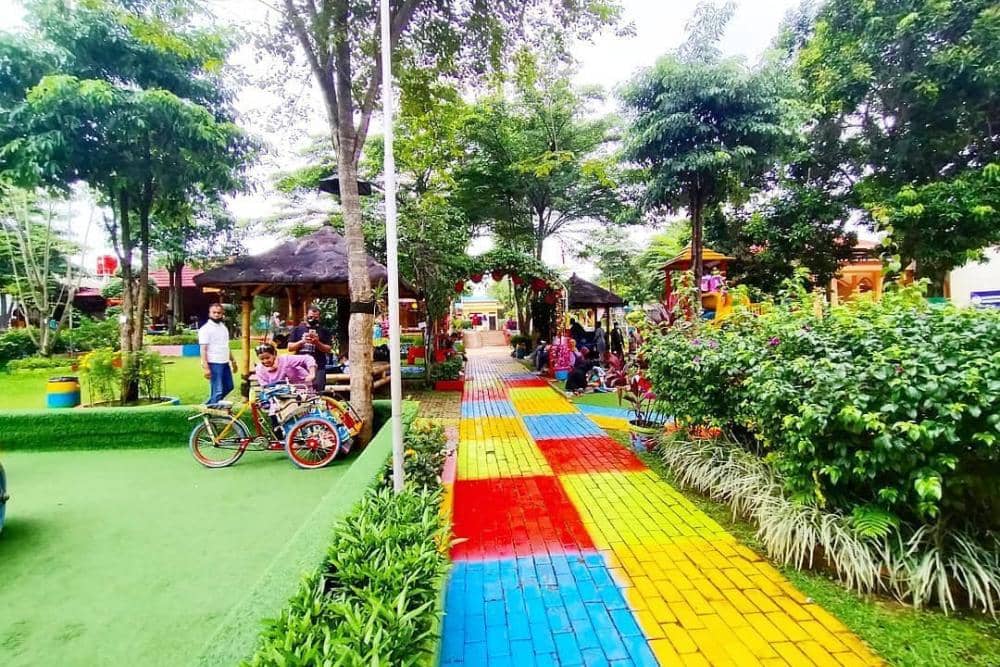 instagram.com/tamanherbalinsanidepok