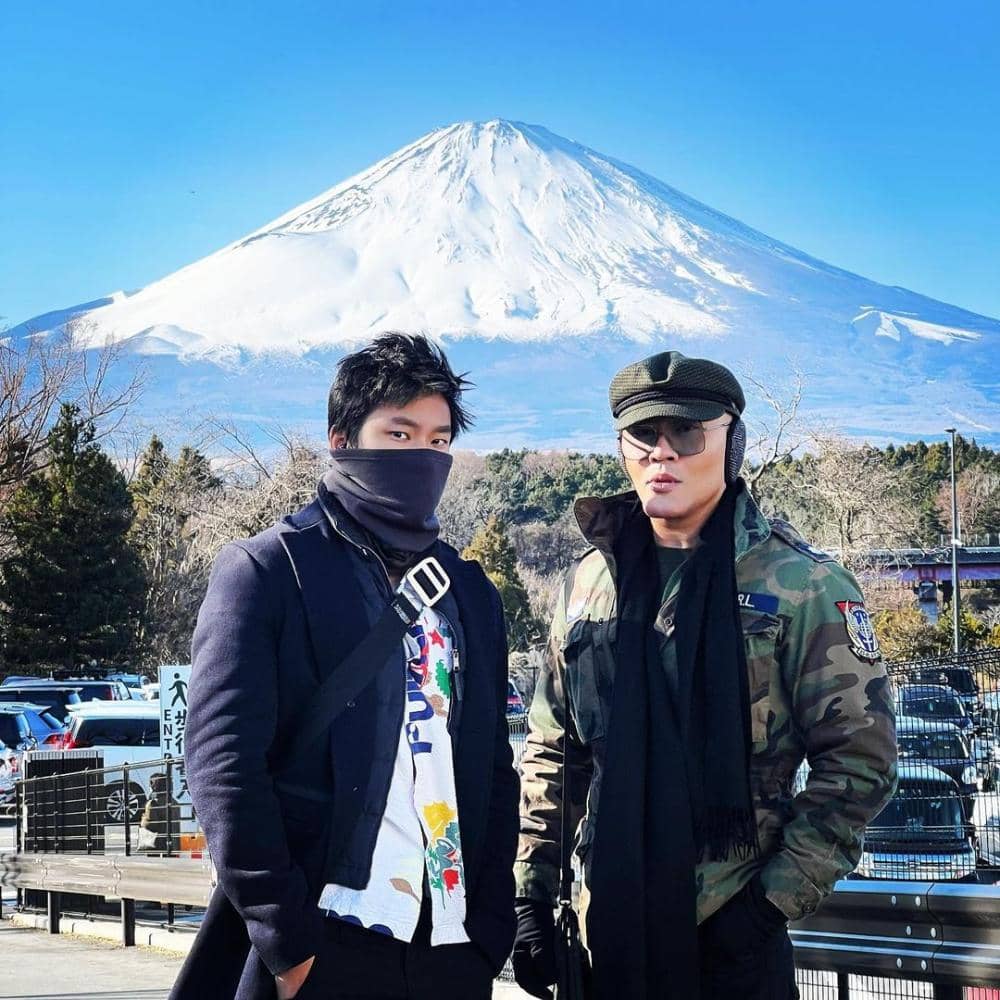 instagram.com/azkacorbuzier