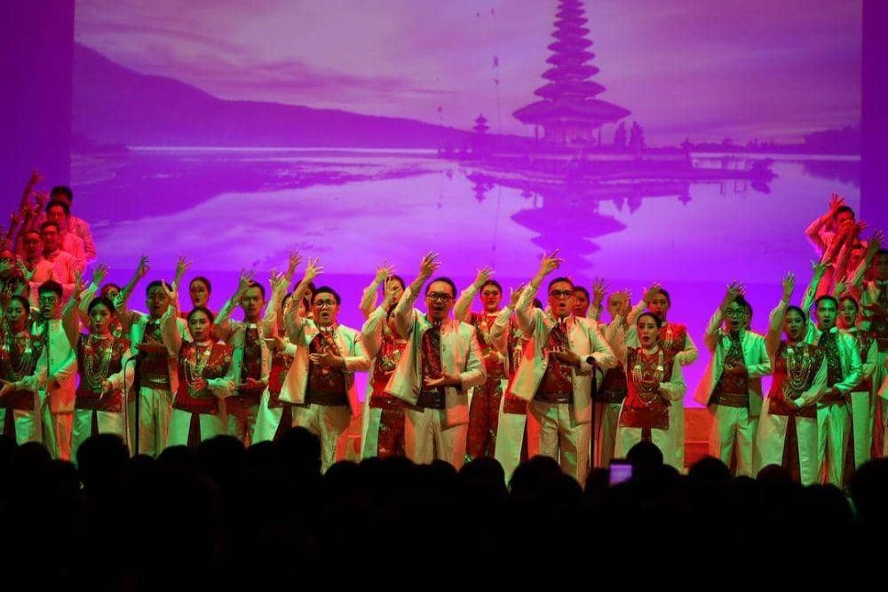 instagram.com/bataviamadrigalsingers