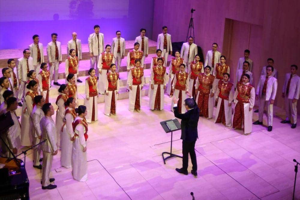 instagram.com/bataviamadrigalsingers