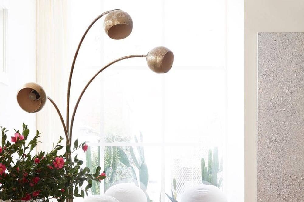 Housebeautiful.com/LampuRuangTamu