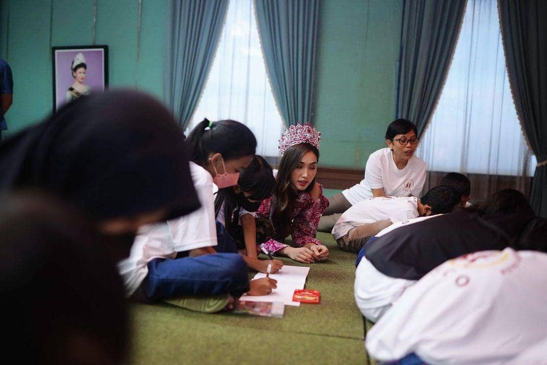 instagram.com/laksmideneefe