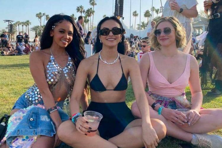 Throwback Outfit Terbaik Para Seleb Hollywood di Coachella 2022