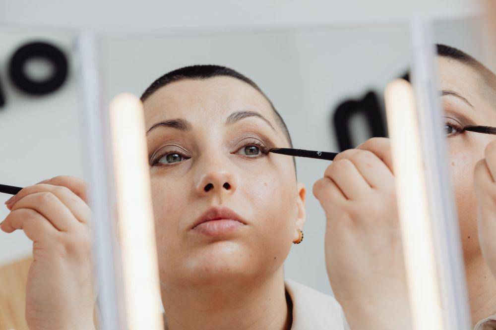 ilustrasi eyeliner