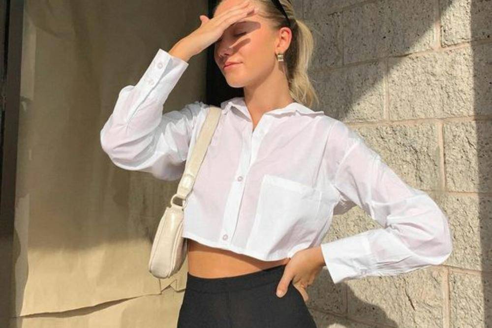 10 OOTD Kemeja Crop Top Perempuan, Kekinian dan Stylish!