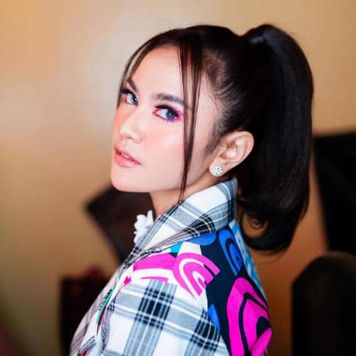 instagram.com/mahaliniraharja