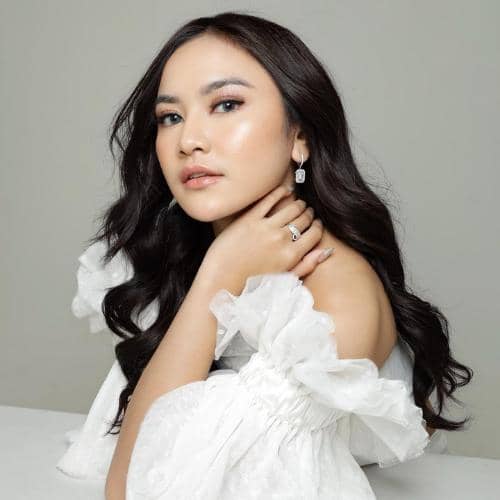 instagram.com/mahaliniraharja