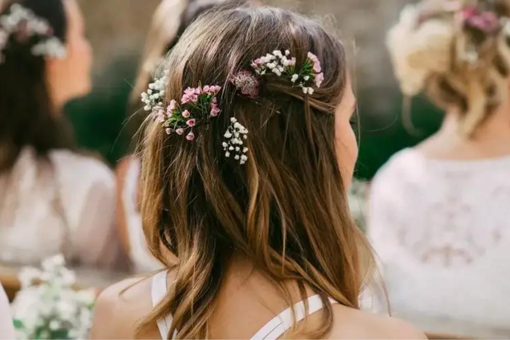 15 Model Rambut Bridesmaid yang Anggun dan Elegan